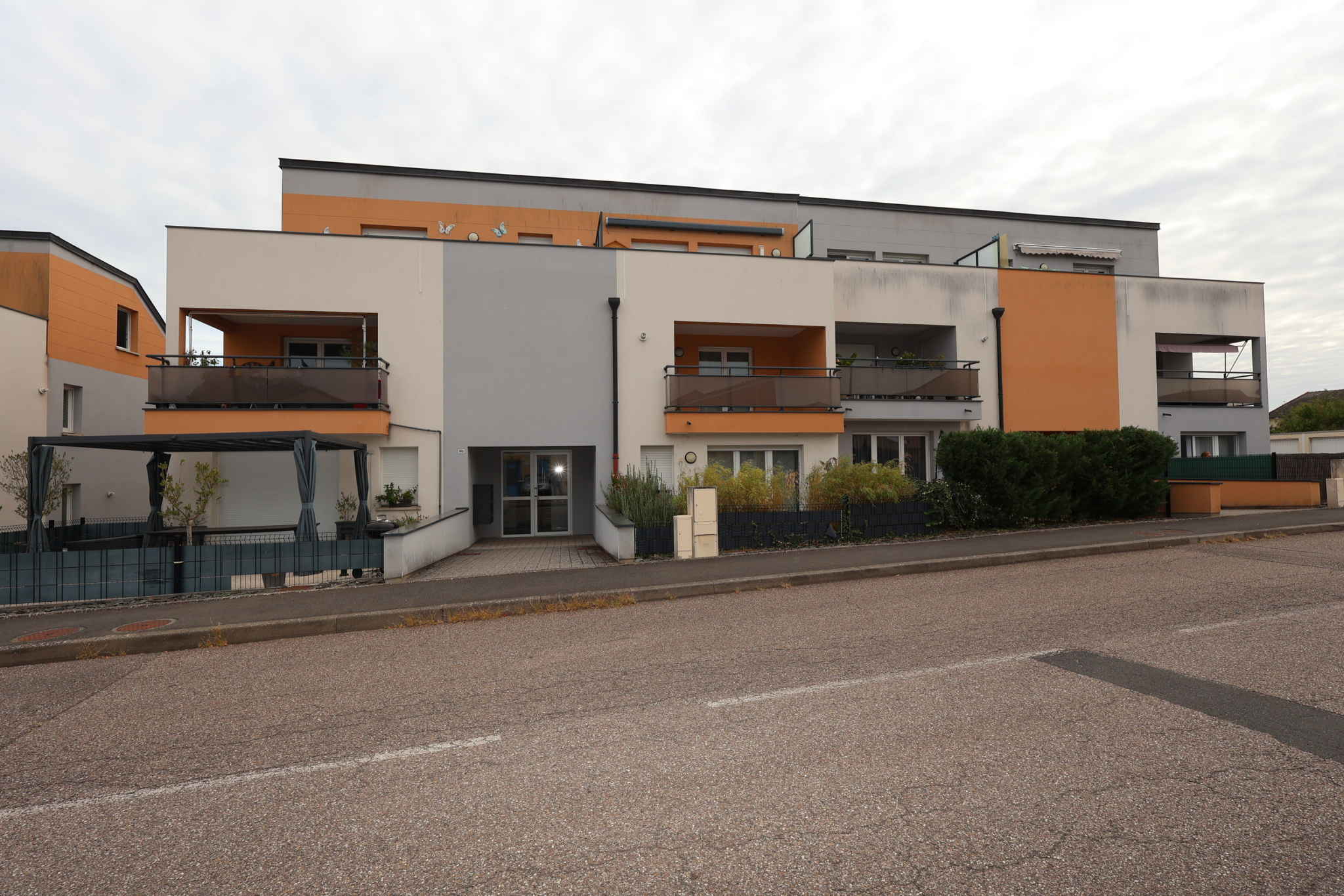 ENNERY DERNIER ETAGE T2 de 51,27 m2 AVEC TERRASSE GARAGE ET
