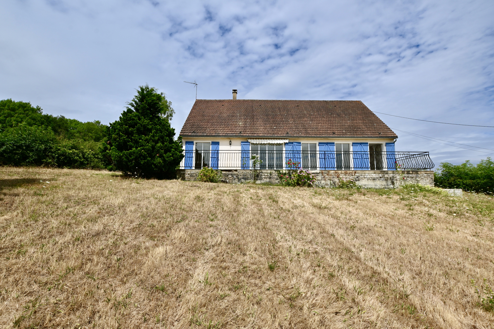 Maison de plein pied avec vue panoramique.