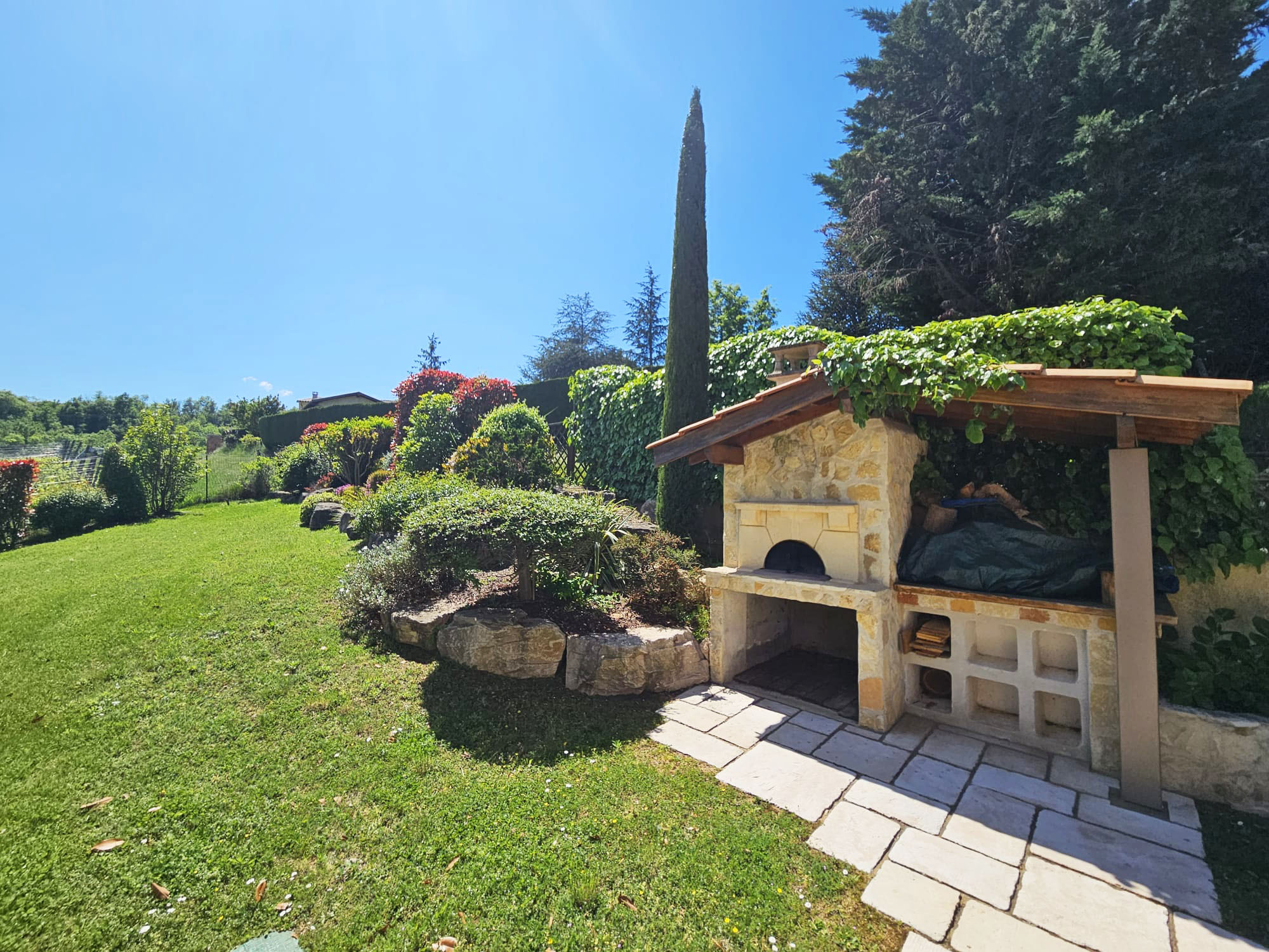 LUXUEUSE VILLA AVEC VUE PANORAMIQUE